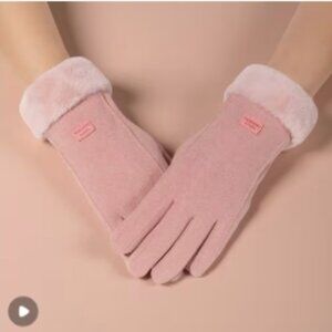 Pink Thermal Faux Suede Gloves with Faux Fur Cuff & Touch Screen Capatible